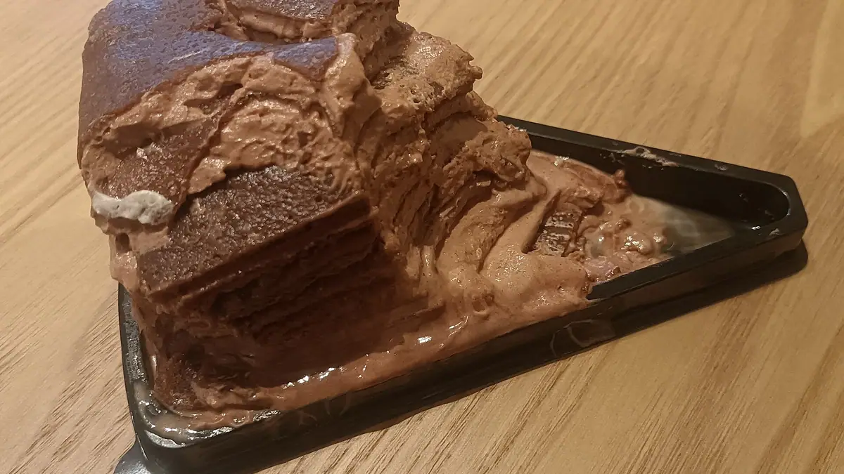 Cookie's cakes and bakes – cookie shop in Pembroke Dock town centre